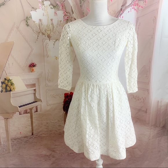 RARE Find Lilly Pulitzer Lace fit Flare Eyelet Lori crochet dress - Picture 3 of 13